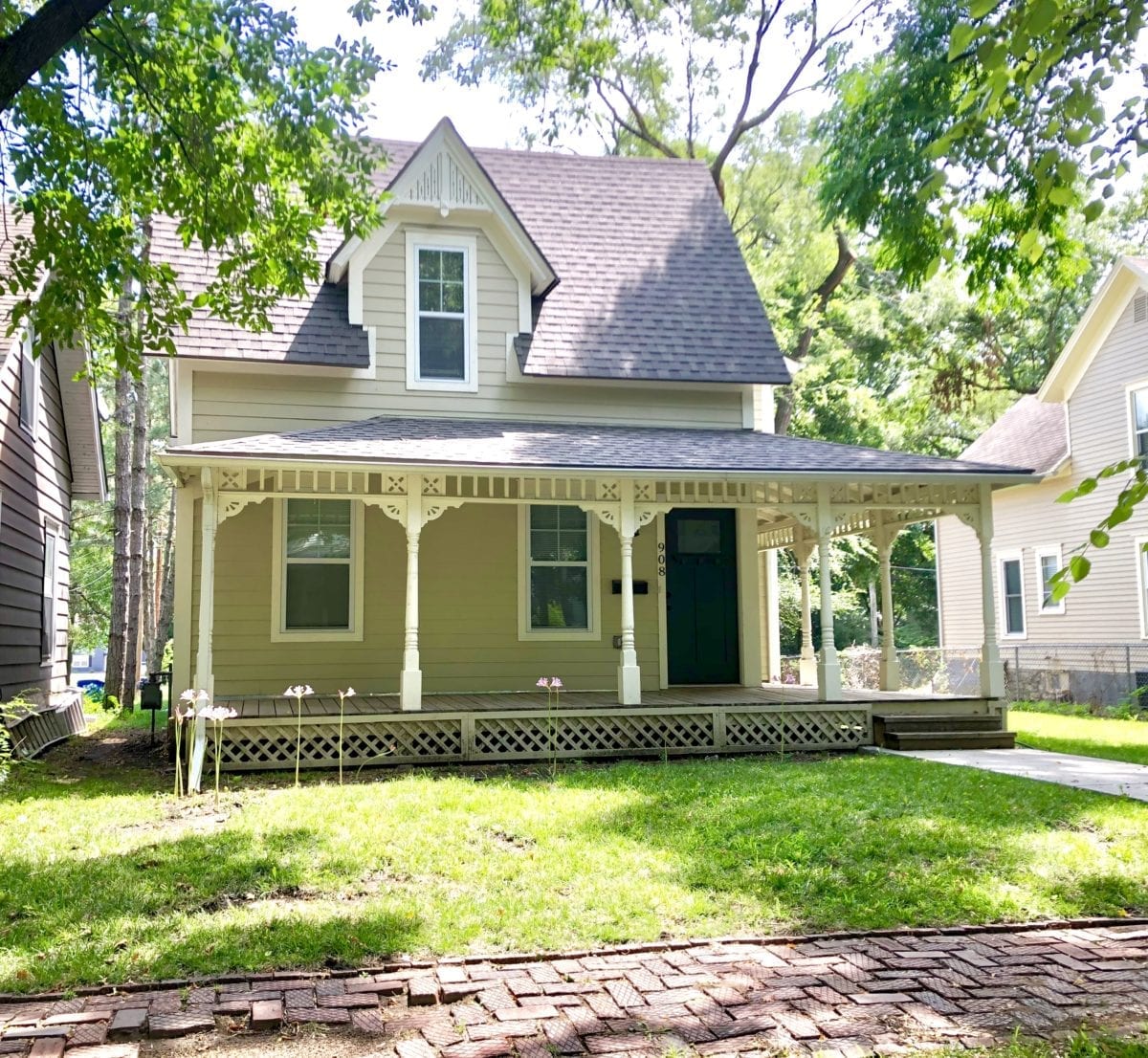 4.5 bathrooms Kern Management